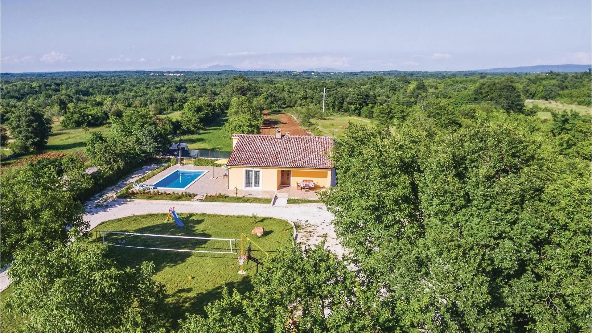 Beautiful Home In Butkovici With Wifi