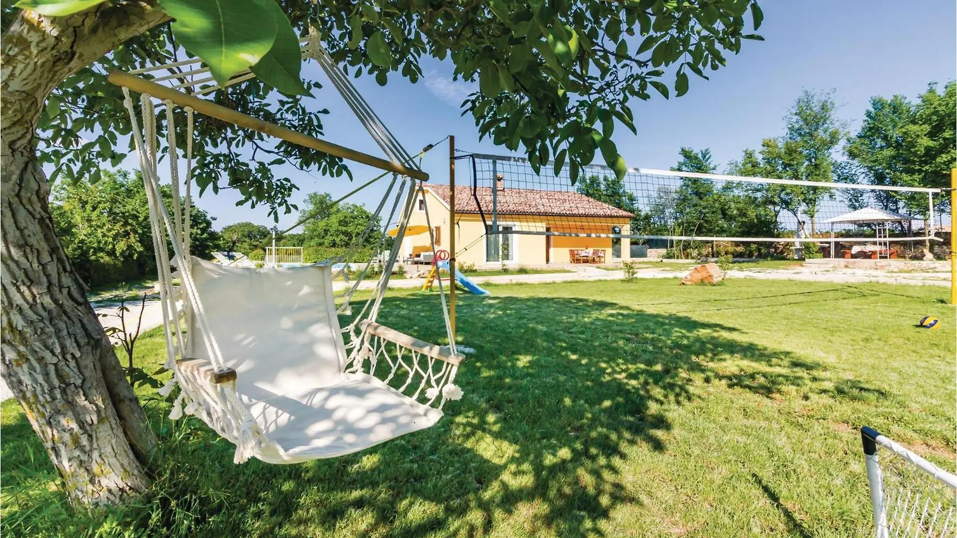 Beautiful Home In Butkovici With Wifi Сasa de vacaciones